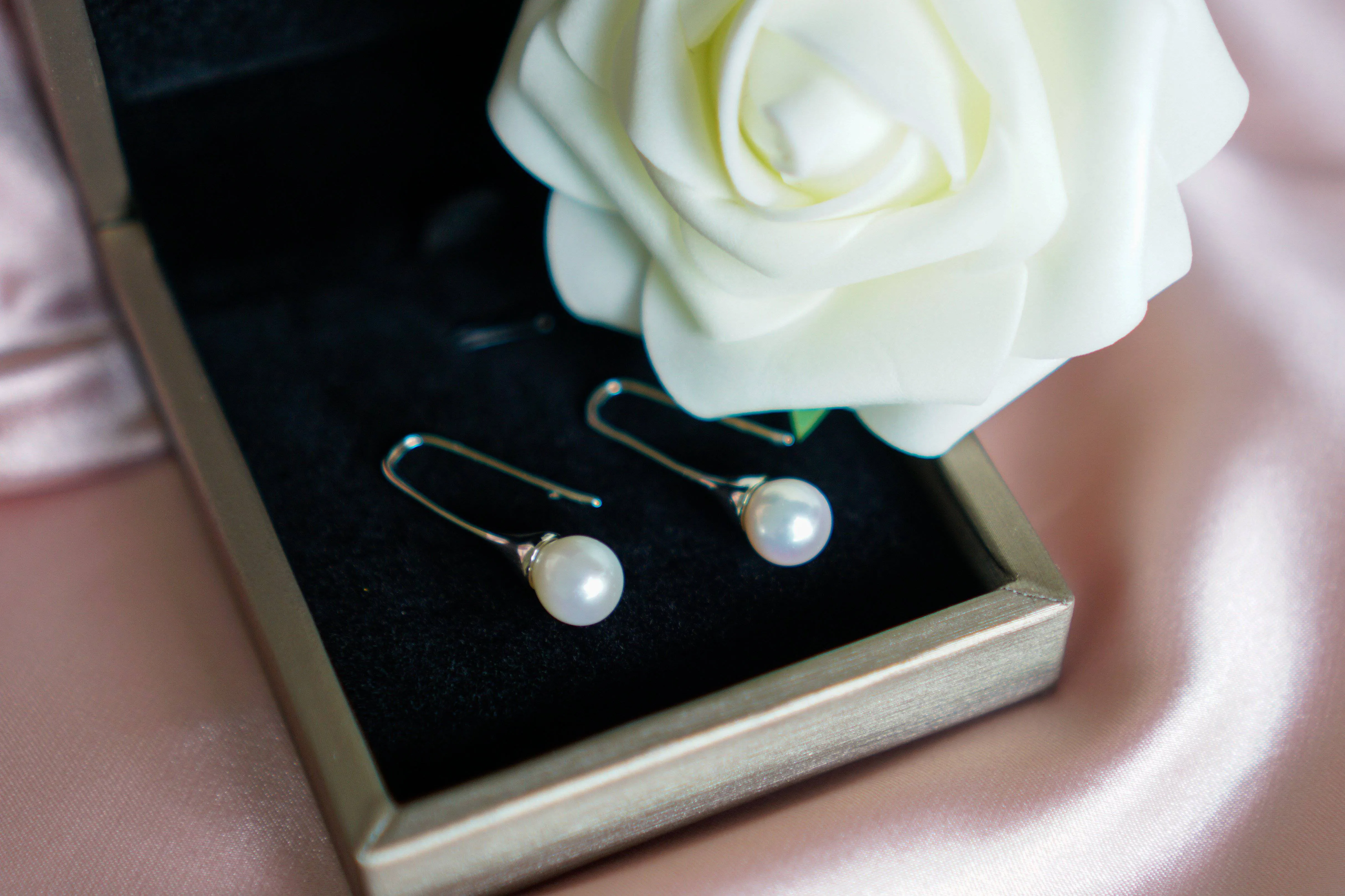 Elegant Freshwater Pearl Earrings WE00033