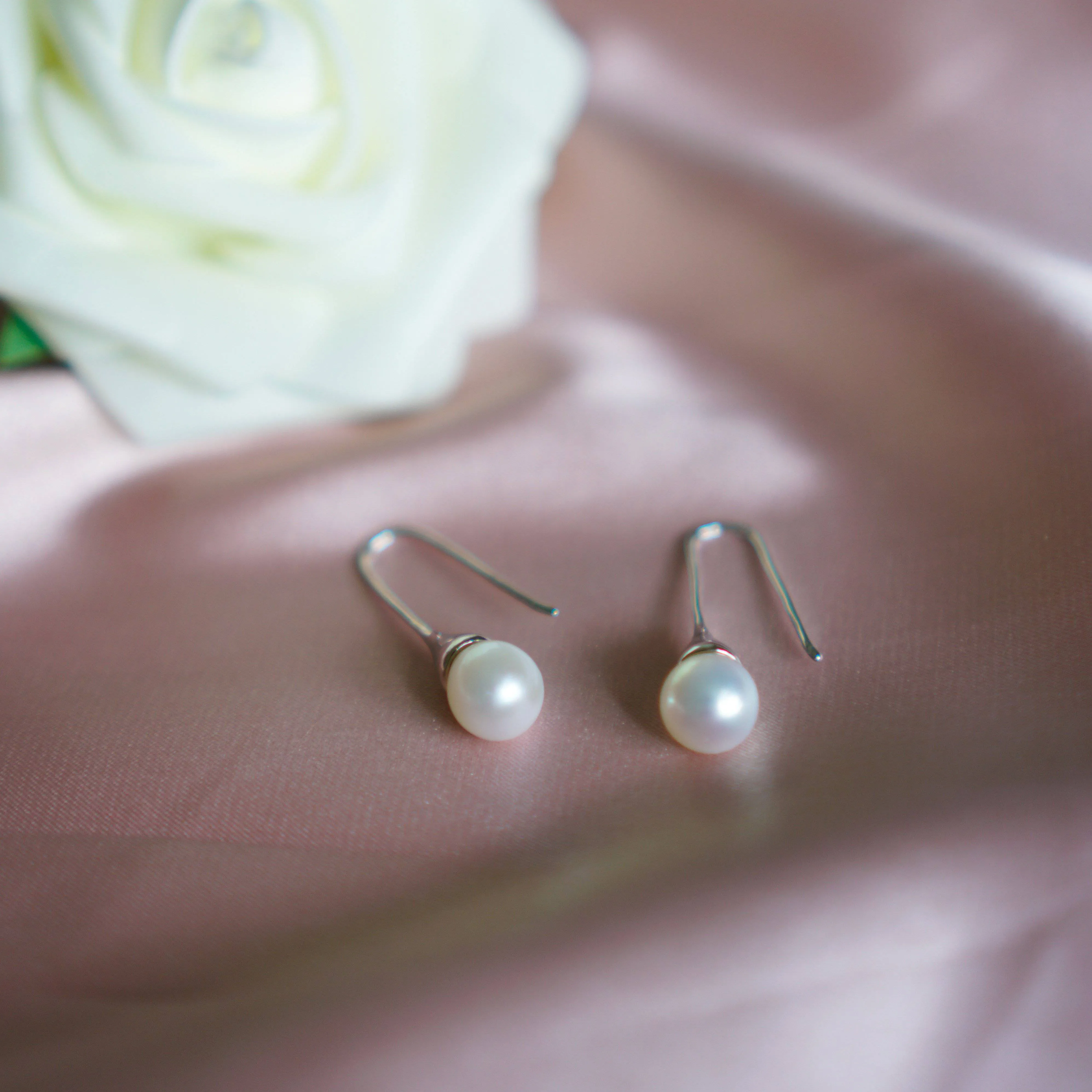 Elegant Freshwater Pearl Earrings WE00033